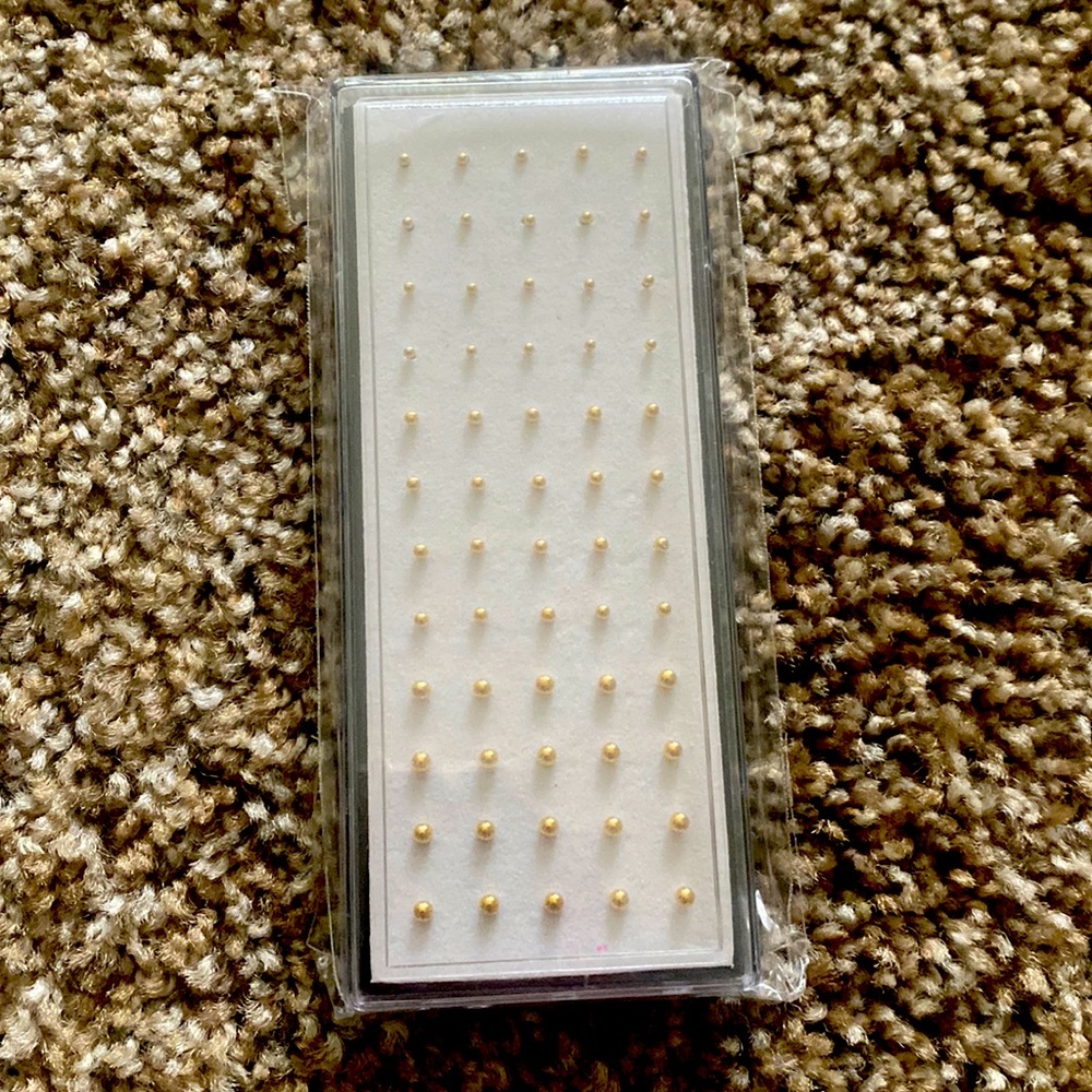 new piercings that i ordered recently hasn’t been open they’re gold nose studs